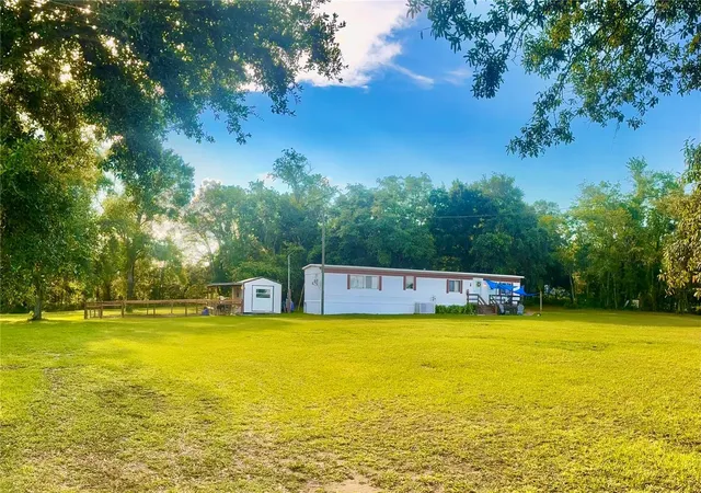 Homes for sale in Morriston, FL | 6250 Se 150th Ave, Morriston, FL 32668 | MLS# OM716103