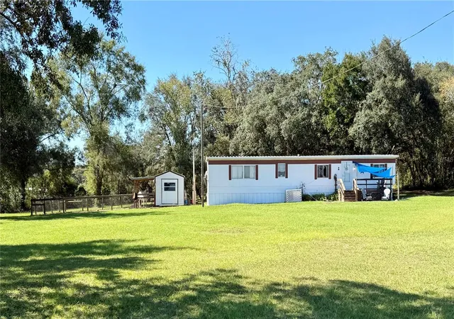 Manufactured home for sale at 6250 SE 150th Avenue, MORRISTON, FL 32668 | MLS# OM716103