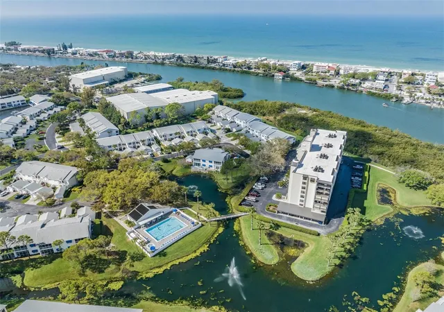 Listing Photo 4 - Condo for sale in building located at 11590 Shipwatch Dr, Largo, FL 33774 - Unit #347