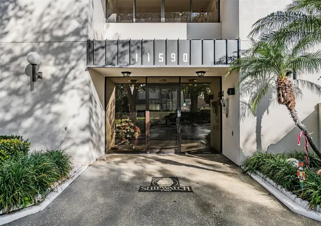 Listing Photo 5 - Condo for sale in building located at 11590 Shipwatch Dr, Largo, FL 33774 - Unit #347