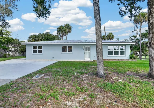 Photo 1 of Single family home for sale at 4 Main St, Port Orange, FL 32127 | MLS# V4946568 | Listing updated on 2026-10-06