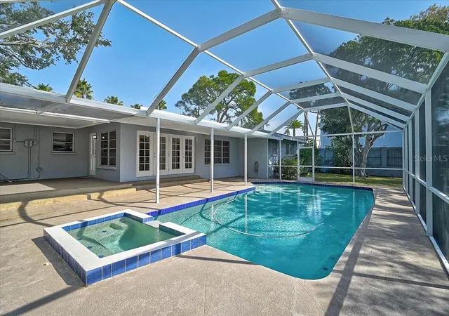 3rd image of 1958 Morris St, Sarasota, FL 34239 | MLS# A4677121