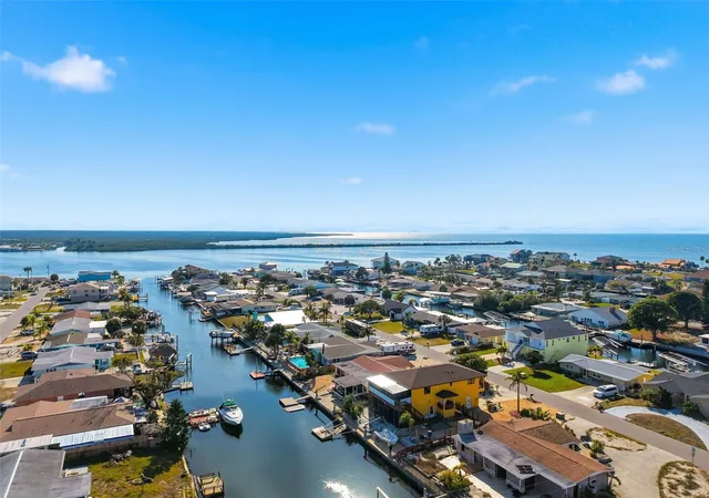 Photo 3 of Single family home for sale at 13630 Garris Dr, Hudson, FL 34667 | MLS# W7881827 | Listing updated on 2026-01-22