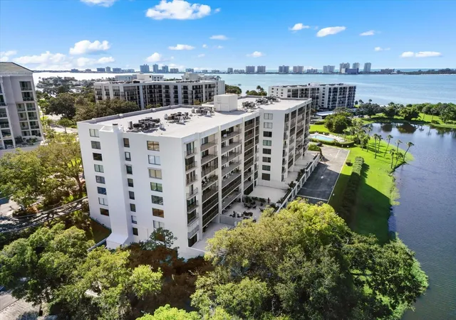 3rd image of 220 Belleview Blvd #702, Belleair, FL 33756 | MLS# TB8461552