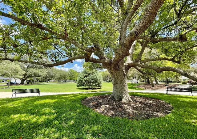 2nd image of 220 Belleview Blvd, BELLEAIR, FL 33756