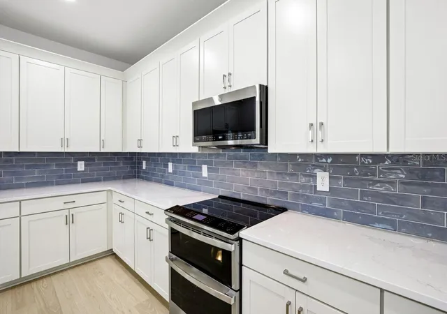 Photo 4 of Sale Pending at 17829 Broadleaf Loop, Venice, FL 34293 | MLS# R4910491 | Listing updated on 2026-09-19