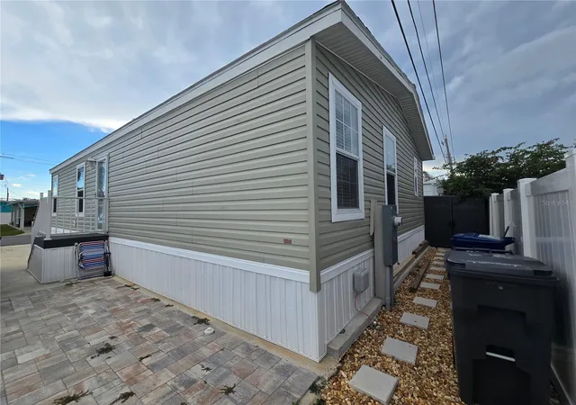 4th image of 919 50Th Ave W, Bradenton, FL 34207 | MLS# OM716146