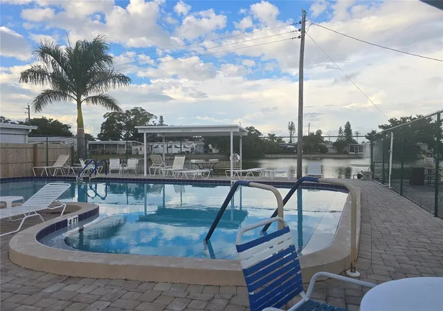 46th image of 919 50th Ave W, Bradenton, FL 34207 | MLS# OM716146