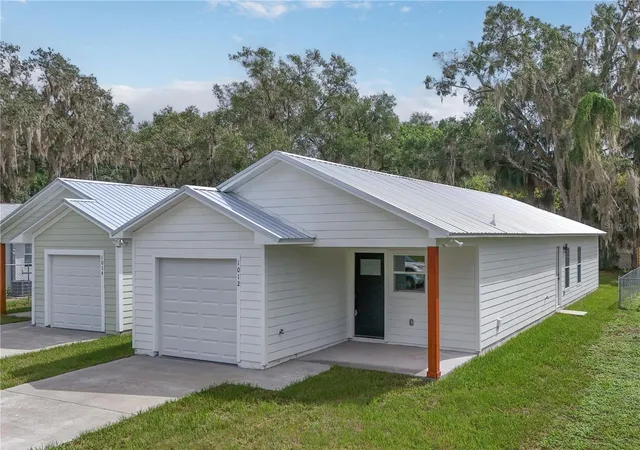 3rd image of 1012 E Hazzard, Eustis, FL 32726 | MLS# O6371814