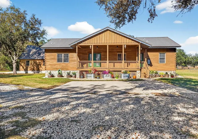 Photo 3 of Single family home for sale at 6750 Sutton Oaks Ln, Zephyrhills, FL 33541 | MLS# TB8461931 | Listing updated on 2026-09-04