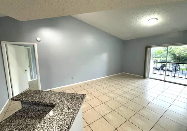 Listing Photo 4 - Condo for sale in building located at 1924 Lake Atriums Cir, Orlando, FL 32839 - Unit #56