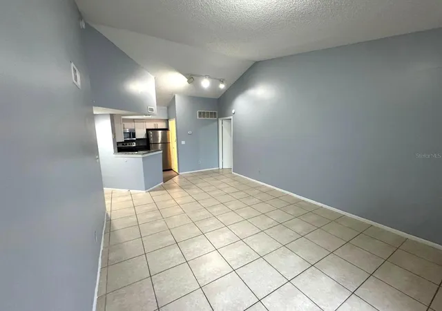 Listing Photo 5 - Condo for sale in building located at 1924 Lake Atriums Cir, Orlando, FL 32839 - Unit #56