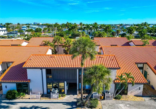 2nd image of 800 S Blvd Of The Presidents #16, Sarasota, FL 34236 | MLS# A4677342