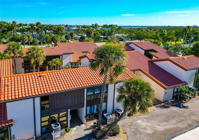 3rd image of 800 S Blvd Of The Presidents #16, Sarasota, FL 34236 | MLS# A4677342
