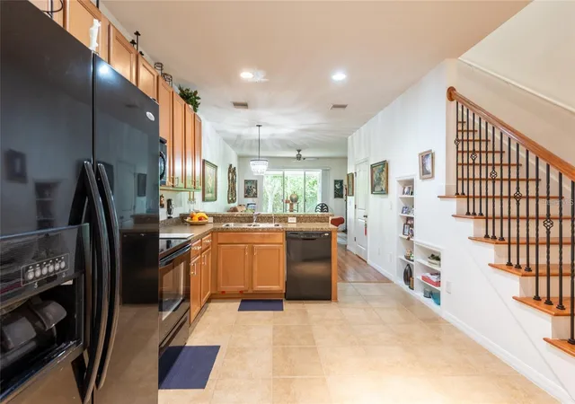Photo 4 of Townhouse for sale at 8931 Turnstone Hvn Pl, Tampa, FL 33619 | MLS# TB8462161 | Listing updated on 2026-10-08