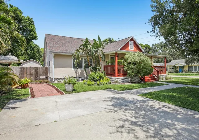 Photo 3 of Sale Pending at 501 32nd Avenue N, Saint Petersburg, FL 33704 | MLS# TB8462167 | Listing updated on 2026-08-01