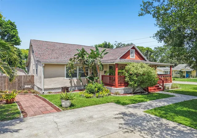 Photo 3 of Sale Pending at 501 32nd Avenue N, Saint Petersburg, FL 33704 | MLS# TB8462167 | Listing updated on 2026-08-01