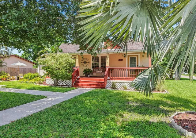 Photo 4 of Sale Pending at 501 32nd Avenue N, Saint Petersburg, FL 33704 | MLS# TB8462167 | Listing updated on 2026-08-01