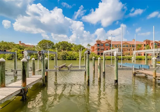 Homes for sale in Clearwater, FL | 2741 Via Cipriani, Clearwater, FL 33764 | Houzeo