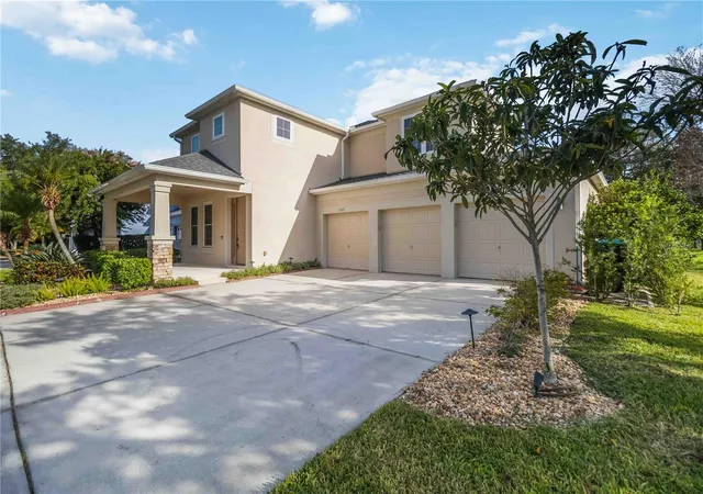 Photo 4 of Single family home for sale at 13519 Bicton Ln, Windermere, FL 34786 | MLS# O6372084 | Listing updated on 2026-09-20