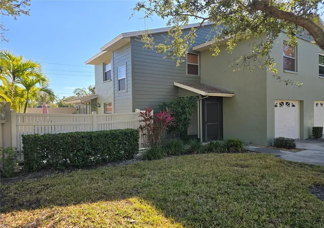 Photo 2 of Single family home for sale at 4181 Ctr Pointe Cir #91B, Sarasota, FL 34233 | MLS# A4677449 | Listing updated on 2026-09-27