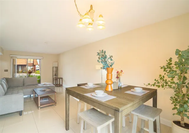 5th image of 1836 N Crystal Lake Dr #104, Lakeland, FL 33801 | MLS# L4958401