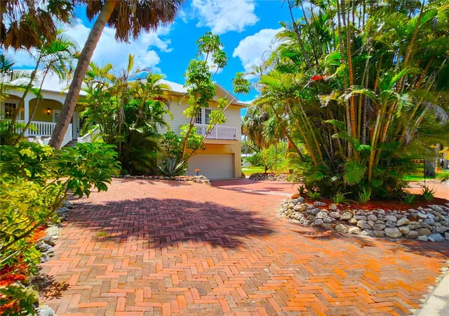 1st image of 102 17th St Ne, Bradenton, FL 34208 | MLS# TB8462604