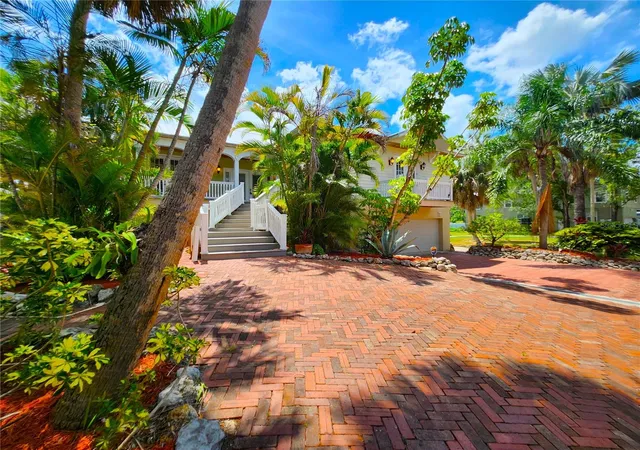 2nd image of 102 17th St Ne, Bradenton, FL 34208 | MLS# TB8462604