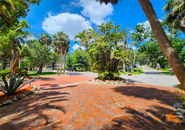 4th image of 102 17Th St Ne, Bradenton, FL 34208 | MLS# TB8462604