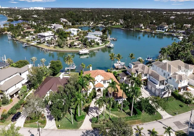 3rd image of 1389 Tangier Wy, Sarasota, FL 34239 | MLS# A4677509