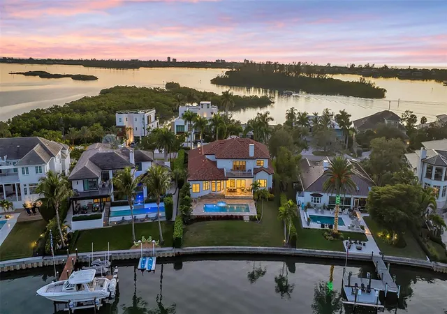 4th image of 1389 Tangier Wy, Sarasota, FL 34239 | MLS# A4677509