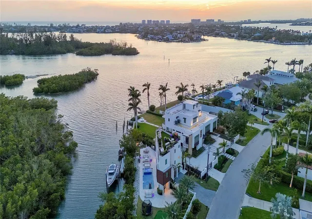 3rd image of 1406 Tangier Wy, Sarasota, FL 34239 | MLS# A4677512