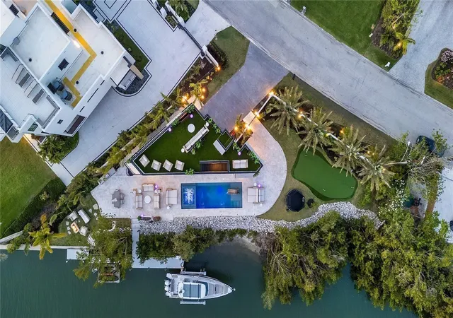 5th image of 1406 Tangier Wy, Sarasota, FL 34239 | MLS# A4677512