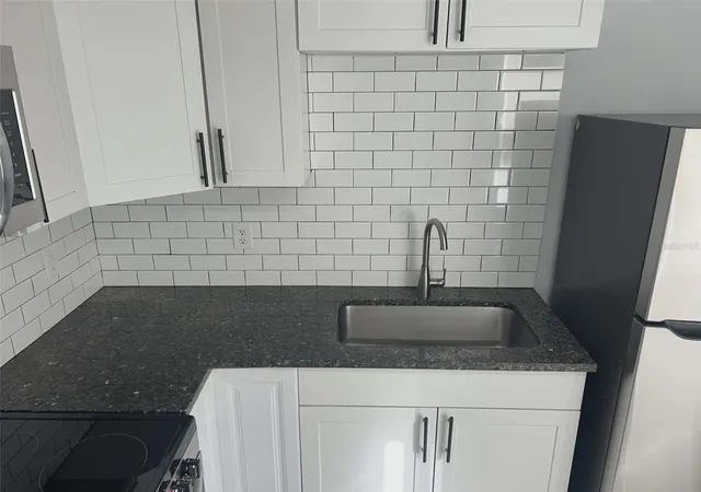 4th image of 1106 50Th Avenue Dr W, Bradenton, FL 34207 | MLS# A4677528