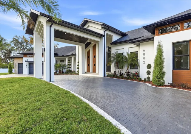 Photo 4 of Single family home for sale at 6802 E Creek Dr, Tampa, FL 33615 | MLS# TB8462668 | Listing updated on 2026-09-22