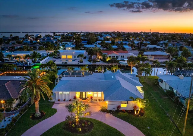 2nd image of 616 Foxworth Ln, Holmes Beach, FL 34217 | MLS# A4677576