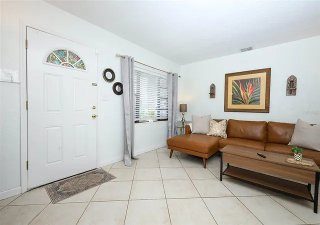 Photo 3 of Single family home for sale at 410 E Crystal Lake St, Orlando, FL 32806 | MLS# O6372531 | Listing updated on 2026-09-13