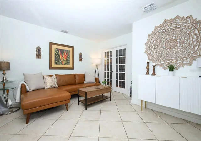 Photo 3 of Single family home for sale at 410 E Crystal Lake St, Orlando, FL 32806 | MLS# O6372531 | Listing updated on 2026-09-13