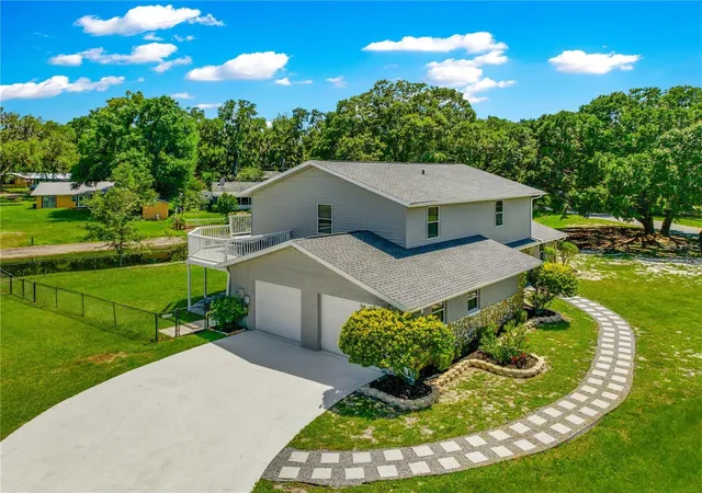 Photo 3 of Single family home for sale at 15621 Se 103rd Terrace, Summerfield, FL 34491 | MLS# OM716349 | Listing updated on 2026-03-27