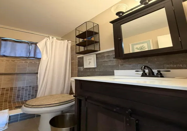 2nd image of 1832 Sunny Dr, Bradenton, FL 34207