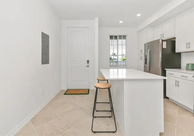 Listing Photo 4 - Condo for sale in building located at 12320 Wellen Golf St, Venice, FL 34293 - Unit #204