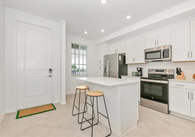 Listing Photo 5 - Condo for sale in building located at 12320 Wellen Golf St, Venice, FL 34293 - Unit #204