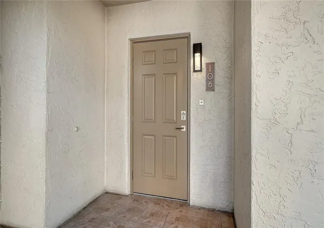 Listing Photo 4 - Condo for sale in building located at 4835 Gulf Of Mexico Dr, Longboat Key, FL 34228 - Unit #106
