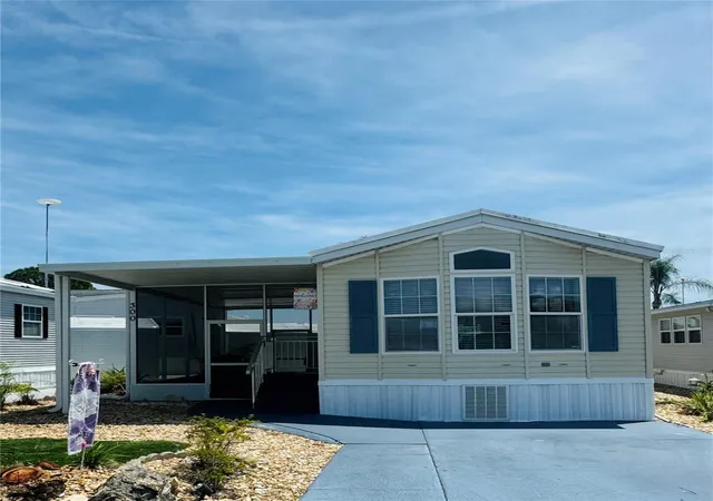 Manufactured home for sale at 300 Royal Troon Loop, DAVENPORT, FL 33837 | MLS# O6372745