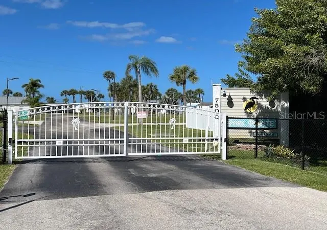 4th image of 7500 Park Pointe Dr #42, Englewood, FL 34224 | MLS# D6145519