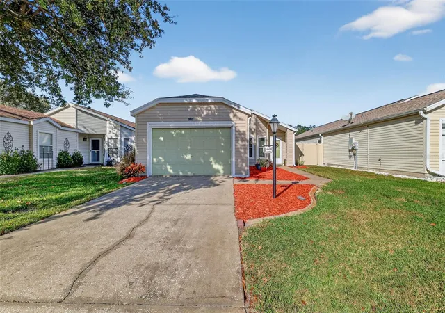 Photo 2 of Single family home for sale at 4900 Heron Run Cir, Leesburg, FL 34748 | MLS# G5106484 | Listing updated on 2026-09-27