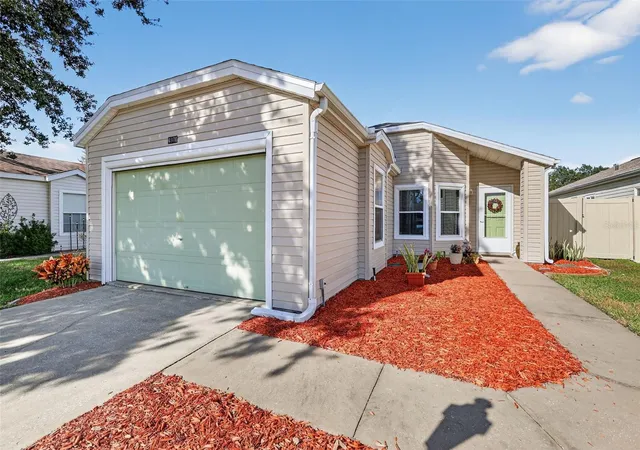 Photo 3 of Single family home for sale at 4900 Heron Run Cir, Leesburg, FL 34748 | MLS# G5106484 | Listing updated on 2026-09-27