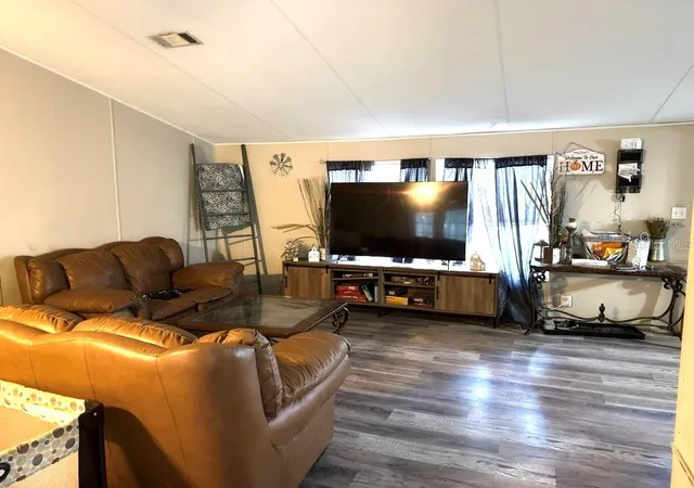 Photo 3 of Manufactured home for sale at 4126 W Bella Vista St, Lakeland, FL 33810 | MLS# A4677751 | Listing updated on 2026-05-14