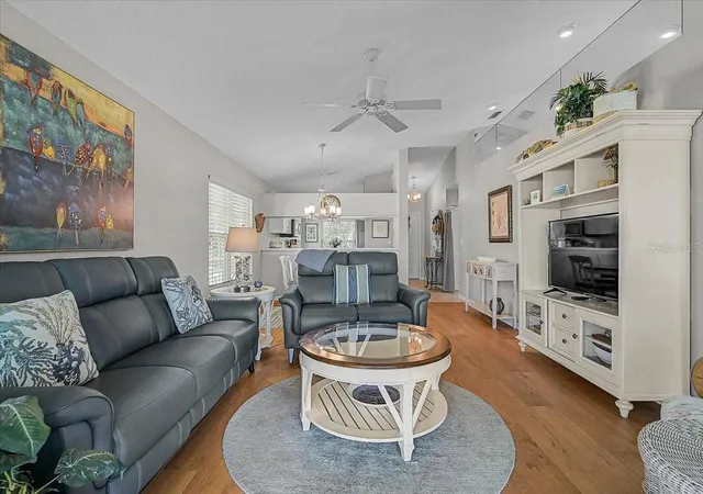 Listing Photo 5 - Condo for sale in building located at 4219 Caddie Dr E, BRADENTON, FL 34203 - Unit #204