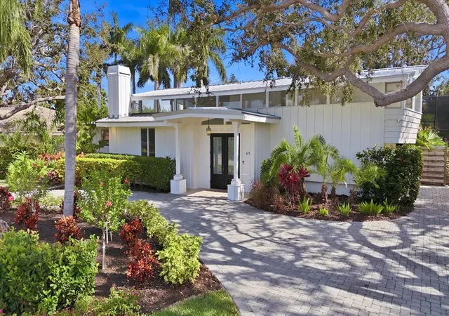 1st image of 425 Partridge Cir, Sarasota, FL 34236 | MLS# A4677779